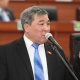 Момбеков "айылдагы чабандын "Айфону" жок, тоодогу малчынын ноутбугу жок" деп райондук гезитти жоюуга каршы чыкты