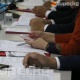 Депутаттар акимдерге түзгөн жумуш ордуна карап баа берүүнү сунушташууда