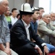 Сооронбай Жээнбеков Айт намазын Бишкектеги мечиттердин биринен окуду