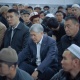 Экс-президент Атамбаев Айт намазын Арашандагы мечитте окуду