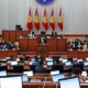 Парламентте Эл аралык өнүктүрүү ассоциациясы тарабынан бөлүнгөн каражатка өлкөдөгү кооптуу абалда турган мектептер оңдолору айтылды