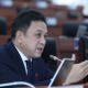 Депутат аткаминерге: "Эмне күлүп жооп берип жатасыз? Бутуңар жерге тийбей калдыбы?"