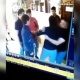 Ошто кароолчуларды сабаган белгилүү спортчу менен кылмыштуу топтун мүчөсү үй камагына чыгарылды
