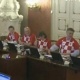 Хорватия финалга өткөн соң өлкөнүн министрлери өкмөттүк жыйынга улуттук кураманын формасын кийип келишти