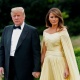 АКШнын президенти Дональд Трамп менен Меланья Трамптын кечеге кийип барган кийими талкууга алынды