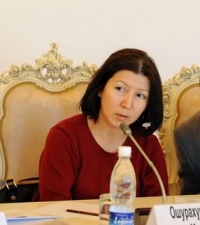 Укук коргоочу Динара Ошурахунова: "Бир жолугушуудан демократияны алдыга жылдыруу үчүн эч кандай майнап чыкпайт"