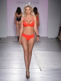 "Аалам ажары" эл аралык сулуулук сынагына катышкан кыздар мындан ары купальник кийип чыкпайт