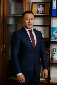 Спортчу Улан Эралиев Бишкекте кыз зордуктоодон качам деп терезеден секирген учурда ал өзү Ысык-Көлдө болгонун айтты
