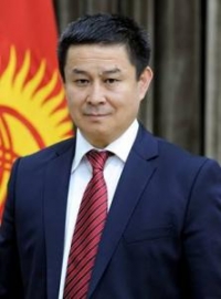 Президенттик аппараттын башчысы болуп Досалы Эсеналиев дайындалды (өмүр баяны)