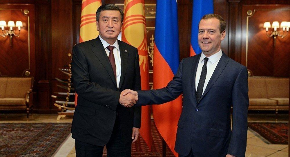 Дмитрий Медведев КРнын президенти Сооронбай Жээнбеков менен