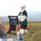 Канадалык сүрөтчү Кыргыз улуттук кийимдеринин сүрөтүн дүйнө жүзүнө жайылтат