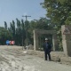 Иштебей турган техника, чаң жуткан эл, аткарылбаган убадалар... Айдоочуларды түйшөлткөн Кадамжайдагы жолго дале асфальт төшөлө элек (фоторепортаж)