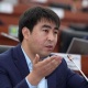 "Өкмөт башчы кантип бети чыдап отурат?" Жанар Акаев маркум Уланбек Эгизбаев иликтеп чыккан көрүстөндөгү, музейдеги жана темир жолдогу коррупция боюнча өкмөттү кескин сындады