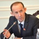 Депутат өкмөт өкүлдөрүнөн кендер боюнча аймактарда болуп жаткан нааразычылыктарды кантип чече турганын сурады