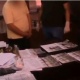 Бишкекте медициналык окуу жайдын директору абитуриентти окууга өткөрүү үчүн 25 миң сом акча алып жаткан жеринен кармалды