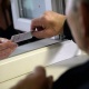 ЭЛДИК КАБАР: Окурман: "Балдарымды жаныма, Орусияга алып кетейин десем берилүүчү документтерге акча сурап жатышат"