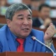 Депутат Рыскелди Момбеков Бакиевдер чыгарып кеткен каражаттарды "каралар" аркылуу өндүрүүнү сунуштады