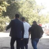 Бишкектеги унаа токтотуучу жайдын кызматкерин сабаган айдоочунун баш коргоо чарасы бүгүн каралат