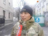 Ак Үйдүн алдына барып түкүргөн Рамис Закирияев: "Бийлик кандай мыйзамды кабыл алып, күчүнө киргизүүнү өздөрү билип жатат"