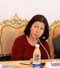 Укук коргоочу Динара Ошурахунова: "Кийим-кече парламентке кирүүгө тоскоолдуктарды жаратып калды, демек, аны жокко чыгаруу эле туура"