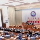 Бүгүн парламентте жаңы кызматына киришкен өкмөт мүчөлөрү ант беришет