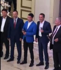 ЭЛДИК ВИДЕО: Депутат Руслан Казакбаевдин уулунун үйлөнүү үлпөт тоюнда саясатчылар Мирбек Атабеков менен чогуу ыр аткарышты