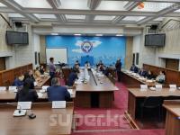 Депутаттар министрлер жок болгондуктан, бюджет долбоорун кароону кийинкиге жылдырышты