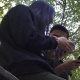Окуучу кыз: "Мектепке бара жатсам бейтааныш эркек киши подъездге алып кирип, зордуктоого аракет жасады"