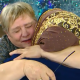 "Депрессиядан улам ичип кеткем". Орусияда 33 жыл мурун балдарынан ажыратылган эне аларга жолукту
