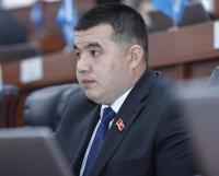 Депутат Урмат Самаев: "Баарыбыздын апаларыбыз, эжелерибиз бар, бул демилгени колдоо керек". КҮНСОБОЛ