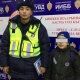 Бишкекте жаңы мектепке которулган окуучу адашып кетти. Милиция кызматкерлери аны ата-энесине аман-эсен өткөрүп беришти