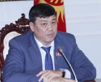 Депутат Бакыт Төрөбаев: "Өкмөт өзүнүн агымы менен эле эч нерсе болбогондой ойдо болуп жатат". КҮНСОБОЛ