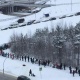 Сургутта сейил бакты сактоо үчүн тургундар бирден тизилип, аны курчоого алышты
