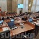 Жогорку Кеңеш тыныгуудан кийин жыйынын баштай албай жатат. Учурда залда 4 депутат отурат