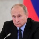 Парижде Владимир Путин дааратканага 6 жан сакчысы менен кошо кирип чыкты (видео)