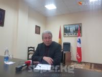 Адахан Мадумаров акыркы окуялар боюнча маалымат жыйын берүүдө
