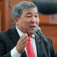 Депутат Момбеков "Коопсуз шаар" боюнча: "Илгери төрт бутту карышкырдан корккондор, бүгүн үч бутту камерадан коркуп калды"