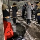 Кундуз Жолдубаеванын кызы түнү жана суукта соттун имаратынын жанында апасын күттү