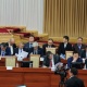 Депутаттар өкмөт мүчөлөрү жооп бере албаган суроолоруна "кагаз түрүндө жооп беребиз" деген куру убада берүүгө үйрөнүп алышканын айтышты