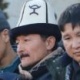 Бишкекте митингге чыккан активисттердин бирин беткап кийген адамдар сабап кетишти. Ал кабыргасы сынып ооруканага жеткирилди