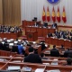 Жогорку Кеңеште "Тартип бузуу жөнүндө кодекске өзгөртүүлөрдү киргизүү тууралуу" мыйзам долбоору каралды (видео)