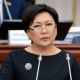 Өкмөт окуу китептериндеги кеткен каталар үчүн билим берүү министрине сөгүш жарыялады