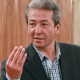 Саясатчы Адахан Мадумаров: "Президенттен күчтүүрөөк кишини премьерликке көрсөтүшпөйт. Анын оозунан эмне сөз чыкса "куп таксыр" деп колун көкүрөккө алып турган жүгүрүктөр керек"
