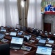 Жогорку Кеңештин жыйыны түшкү тыныгуудан кийин 20га жетпеген депутаттын катышуусунда өтүп жатат