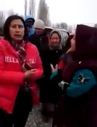 ЭЛДИК ВИДЕО: "Таласта иске ууланган үй-бүлөнүн электр жарыгын өчүрүп кеткен электрикти эл тилдеди"