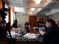 Депутат: "Бишкектеги бир көчөнү үчкө бөлбөй, бир эле адамдын атын коюу керек"