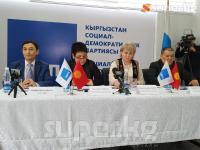 КСДПнын өкүлдөрү Иса Өмүркулов 3-апрелде партиянын съездин өткөрсө кийинки кадамдары кандай болорун айтышты