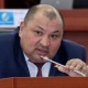 Депутат Кожобек Рыспаев: "Коммерциялык сыр деп эле акча ала беришкени туурабы?"