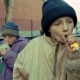 Депутат: "Мектеп окуучулары клей жыттап кумар алышат экен. Буга тиешелүү чараларды көрүү керек"