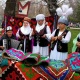 Жалал-Абад шаарында "Сүмөлөк фестивалынын" алкагында кайнатылган 40 казан сүмөлөк аянтка чогулган элге таратылып жатат
